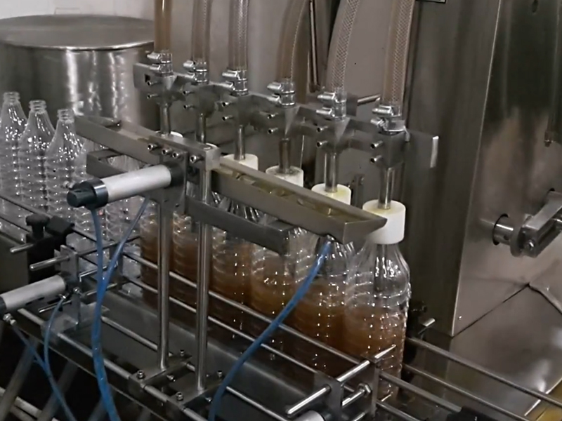 酱油自动灌装机：调味品企业实现高效生产的智能化焦点装备